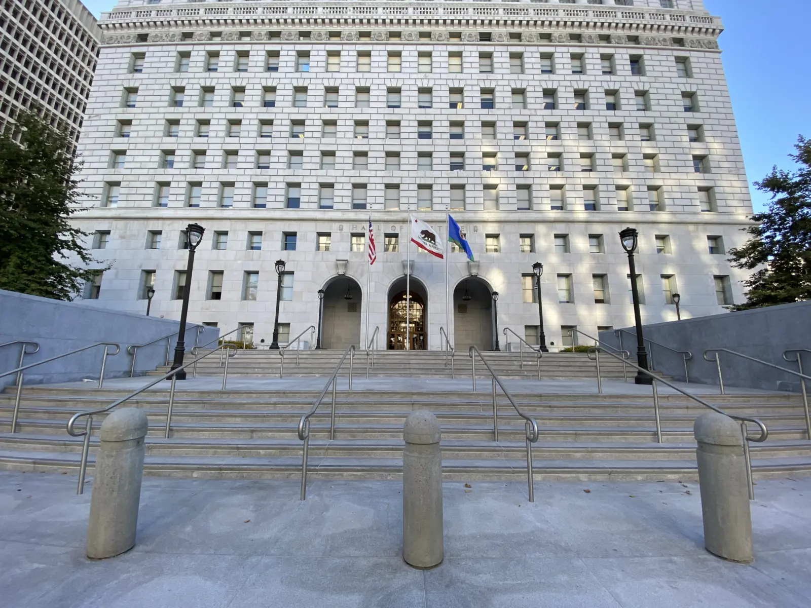 Exterior image of Los Angeles Hall of Justice Court Building