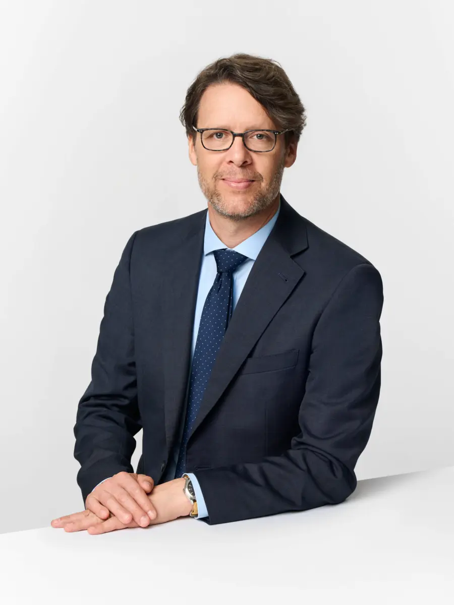 Headshot of Hans Riemer